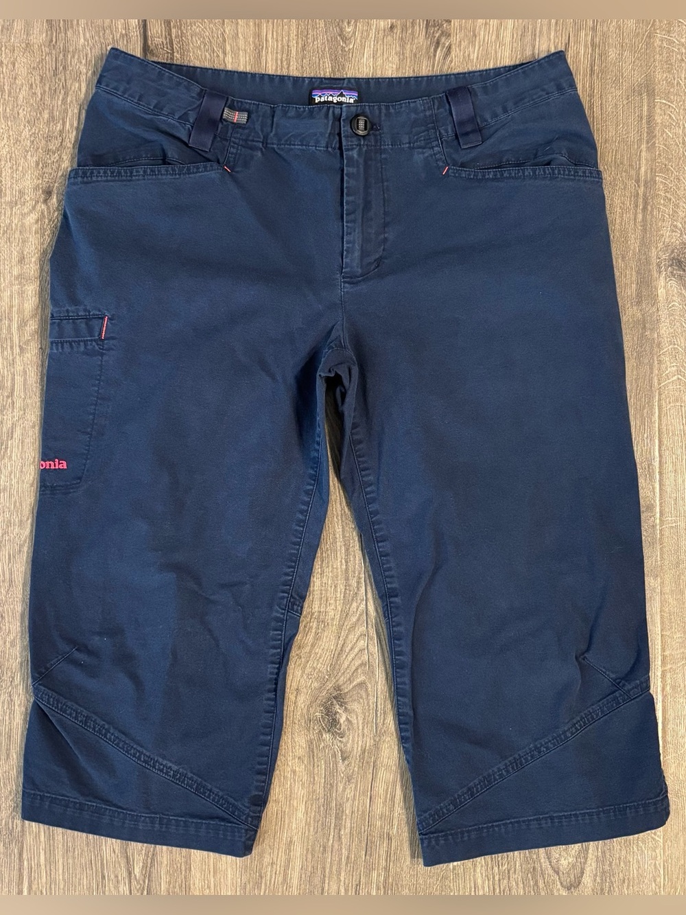 Patagonia M's Venga Rock Navy Blue Capris Knickers Style #83090 Women’s size 12